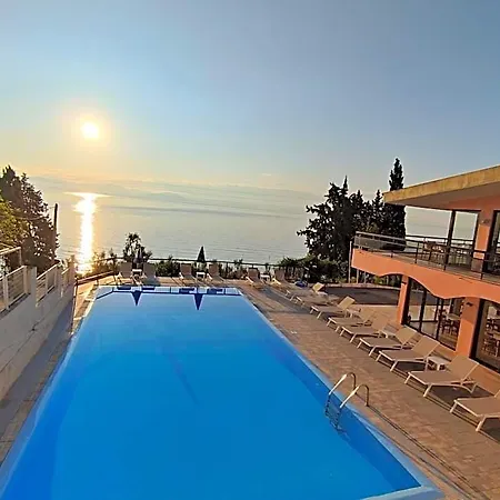 Siora Leni Hotel 2*