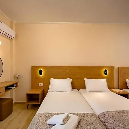 Siora Leni Hotel Mesongí